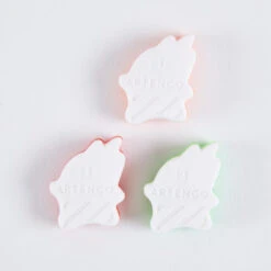 ANTIVIBRATEUR ARTENGO KIDS *3 Rouge Vert Orange 9 ANTIVIBRATEUR ARTENGO KIDS *3 Rouge Vert Orange -Arten Tennis Magasin antivibrateur artengo kids 3 rouge vert orange 2